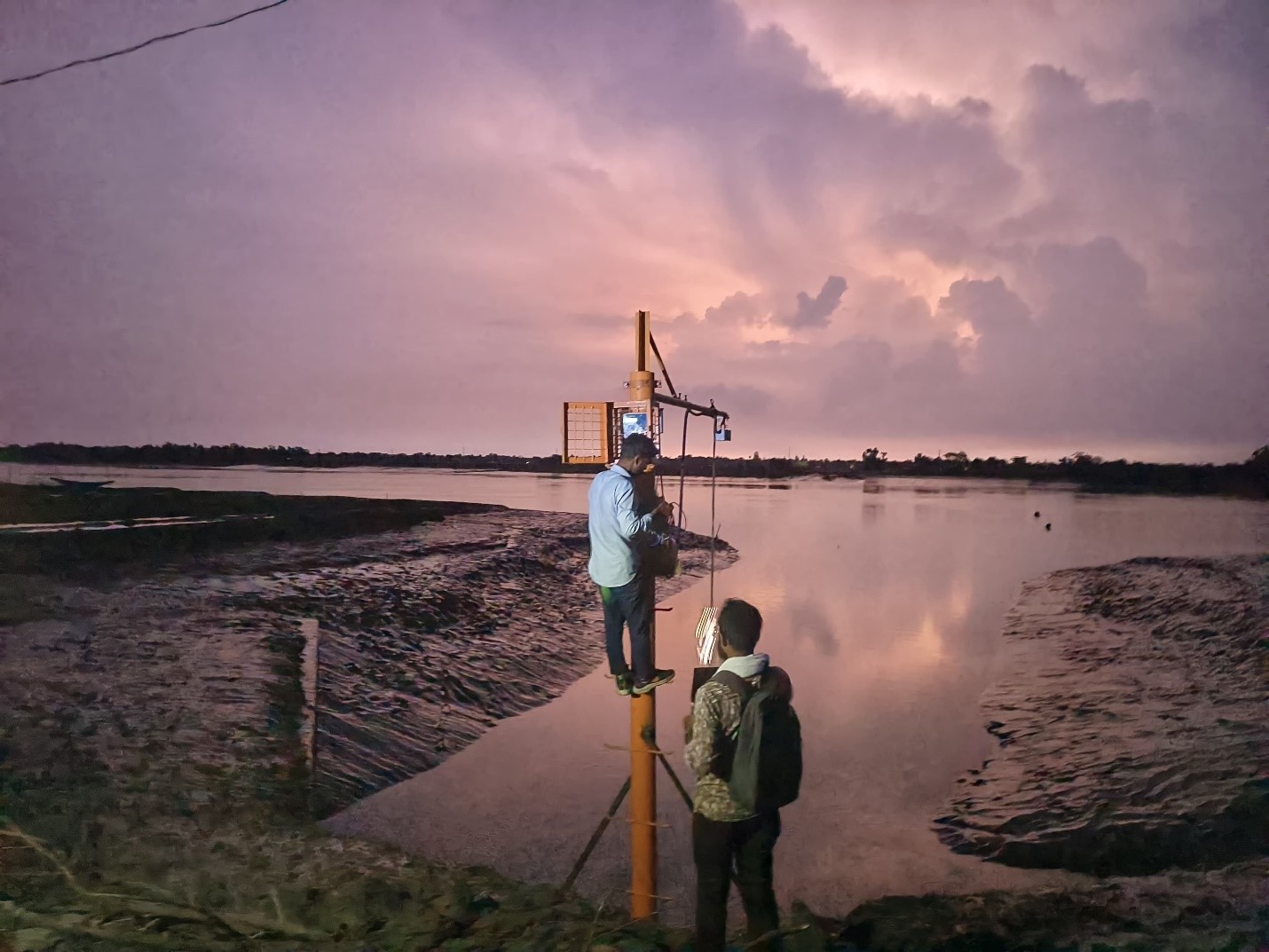 Smart sensors for safer shores: harnessing technology and community knowledge for disaster resilience